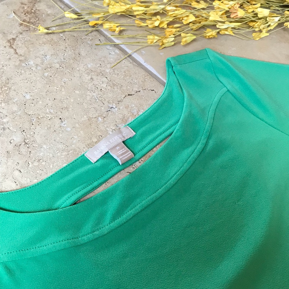 Banana Republic top with keyhole back - Picture 3 of 8